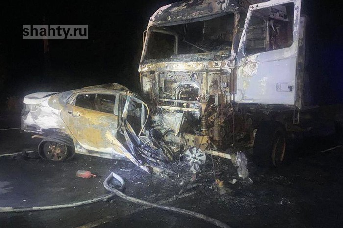 Kia влетел в МАЗ под Ростовом: 43-летний водитель погиб, машины сгорели