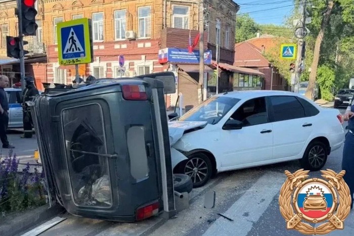 «Лада Гранта» протаранила «Ниву» в Ростове: пострадали пассажиры и водитель