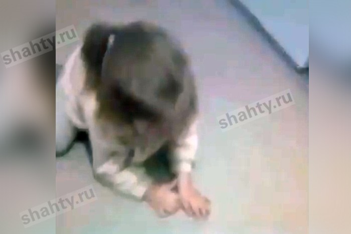 В Шахтах отчим мучает ребенка: видео