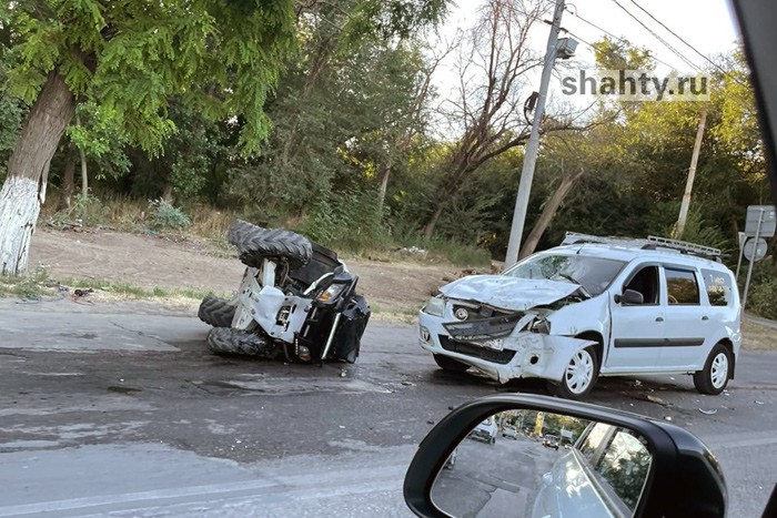 В Шахтах водитель без прав угнал квадроцикл и устроил аварию