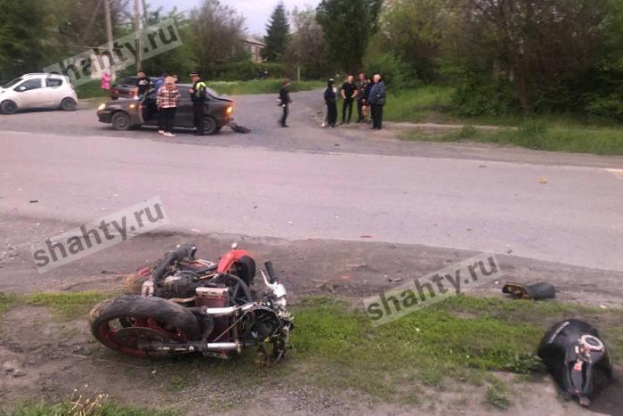В Шахтах погиб 24-летний пассажир мотоцикла Suzuki: видео