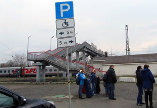 На жд вокзале г. Шахты установят подъемник для инвалидов и возможно настилы для перехода путей