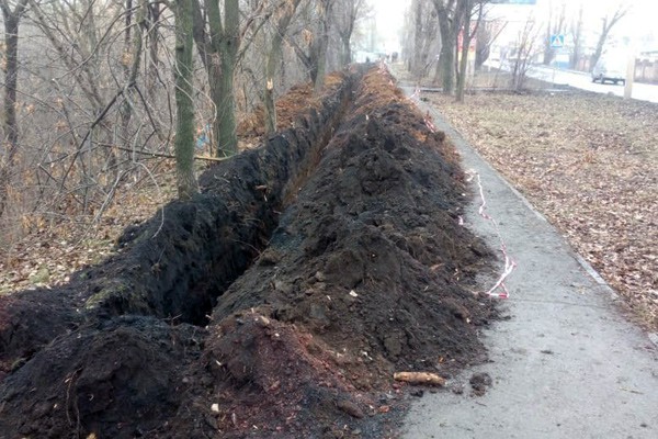 В г. Шахты тротуар превратили в «болото», жалуются горожане