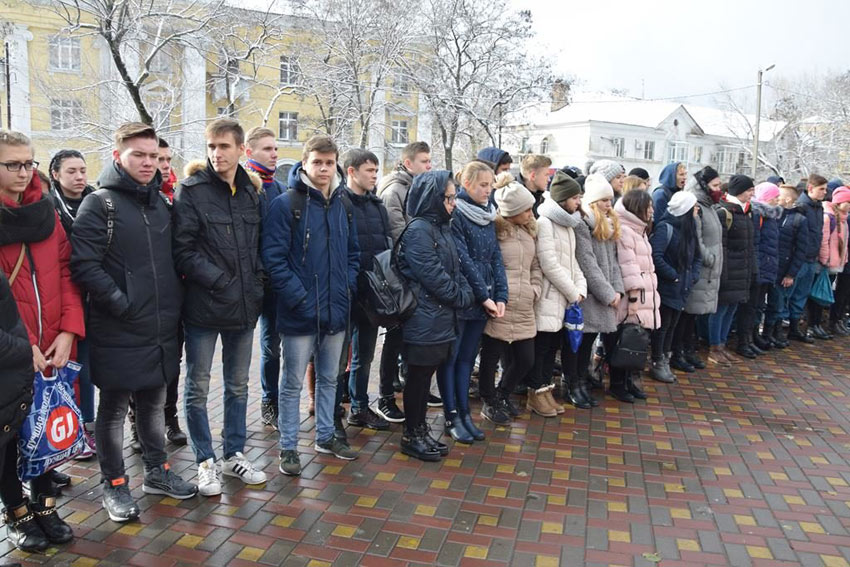 памятник мэру города шахты. диаспоры г шахты. новости г шахты сегодня. грузинская диаспора г шахты. мгу мелитополь.