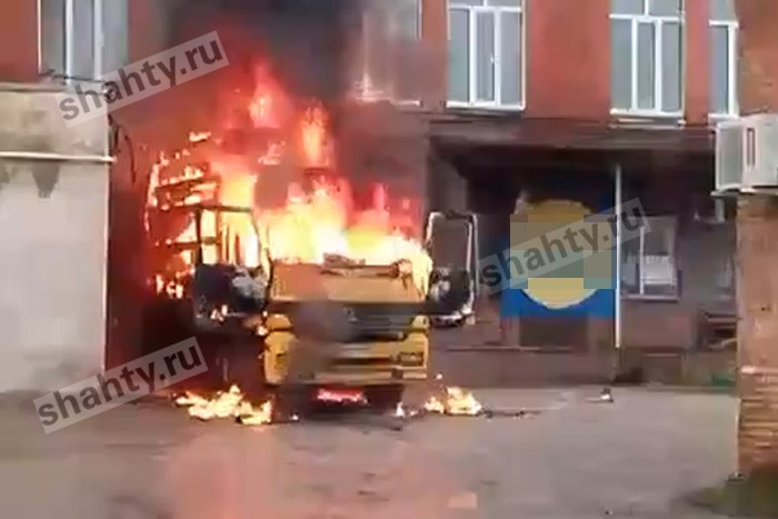 Подробности: В Шахтах потушили грузовой автомобиль в переулке Сквозном