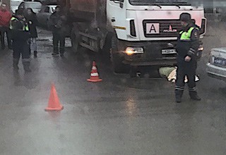 Мусоровоз задавил женщину-пешехода [Фото + видео]