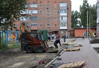 Темпы работ по благоустройству дворов в г. Шахты раскритиковал замгубернатора