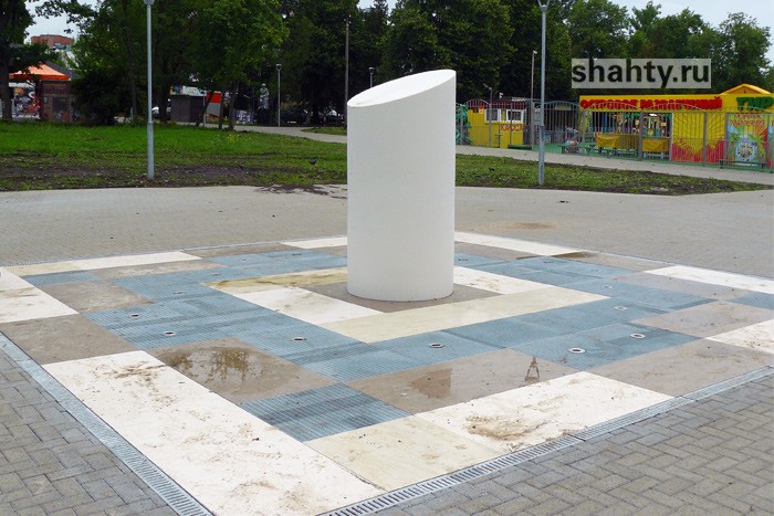 Администрация г. Шахты сообщила о повреждении фонтана в парке — юмористы