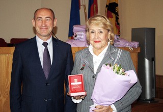 Вручены награды многим жителям города Шахты