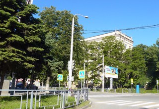 Власти г. Шахты разрешили установить 166 ларьков и 215 рекламных конструкций