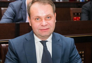 Проходит прощание с главврачом ГБСМП им. Ленина в театре г. Шахты