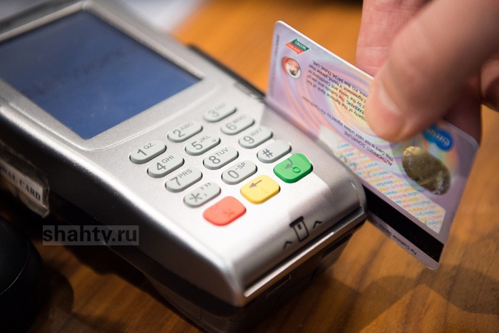 Мужчина нашел карту и отправился по магазинам тратить чужие деньги