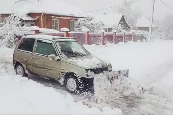 Бульдозер из «Оки» — развлекаются, как могут, жители Ростовской области