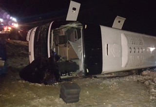 Опрокинулся автобус на трассе в Ростовской области — погибли люди [Фото]