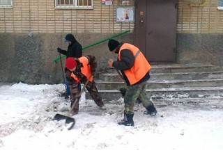 В г. Шахты оштрафованы 6 управляющих компаний за несвоевременную уборку снега