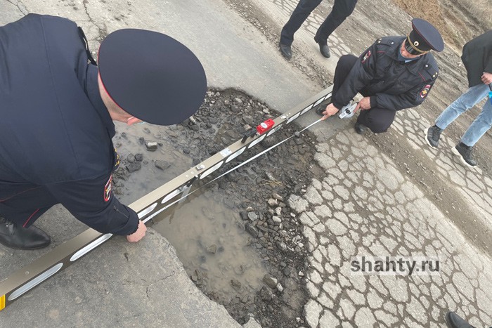 В Шахтах на устранение ям на дорогах выписано 208 предписаний