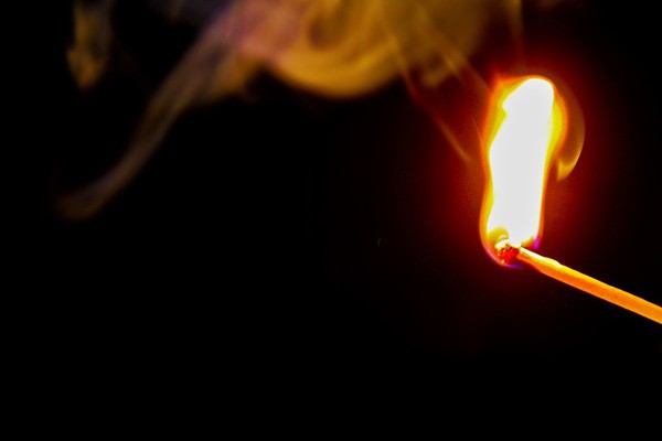 В г. Шахты выгорело бесхозное строение