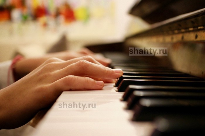 В г. Шахты закупят 2 рояля и 12 пианино для школы искусств за 12 миллионов рублей