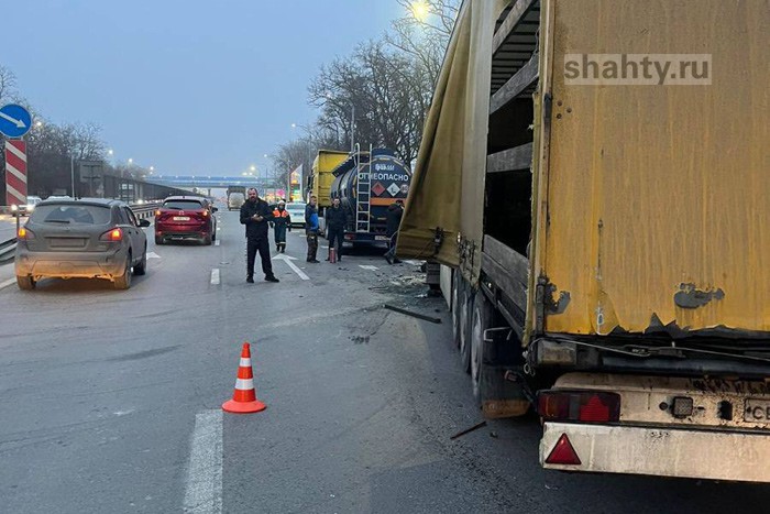 Столкнулись два грузовых автомобиля на трассе М-4 «Дон» под Ростовом