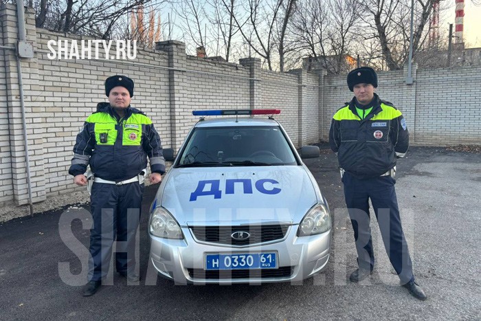 Инспекторы ГАИ помогли с заглохшим перед ж/д переездом авто в Ростовской области