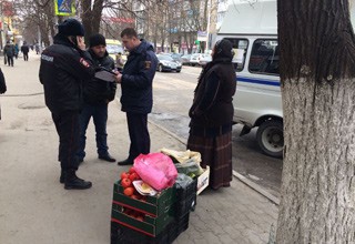 В г. Шахты штрафовали торговцев на улице Советской