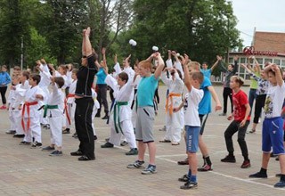 В г. Шахты возобновили проект «Зарядка» в Александровском парке [Фото]