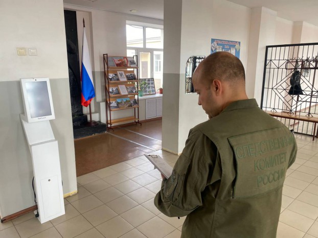Заключили под стражу подростка, напавшего с ножом на школу в Ростовской области