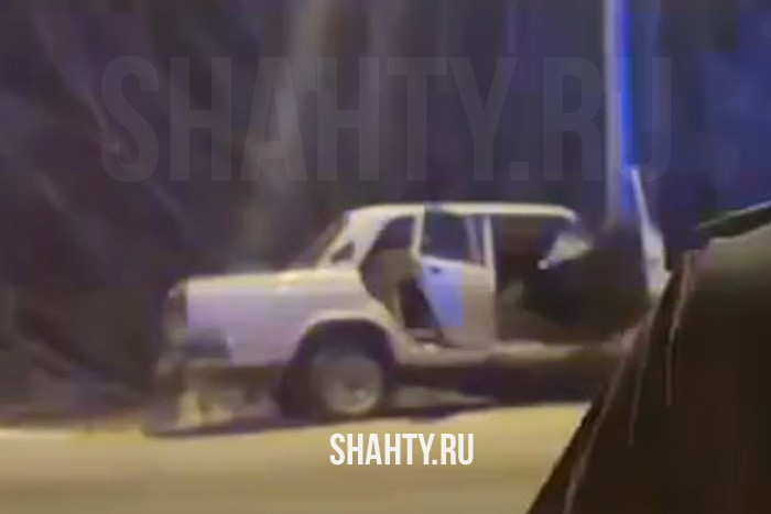 Погиб 32-летний водитель ВАЗа в Ростове: врезался в столб