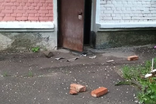 В г. Шахты падают кирпичи с крыш домов