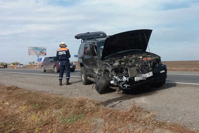 В массовом ДТП на трассе в Ростовской области пострадали пять человек