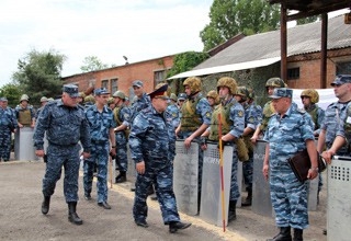 Террористы в школе в школе. Освобождение заложников спецназом. Заложники сотрудники сизо кемерово. Ик ростов заложники. Ик ростов заложники.