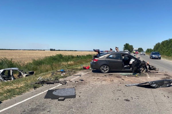 Погибли пять человек в ДТП на трассе в Ростовской области