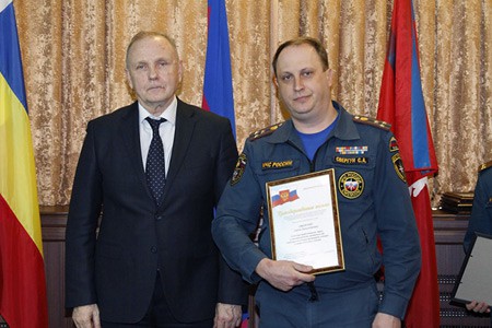 Наградили спасателей, работавших на месте взрыва дома в г. Шахты [Фото]