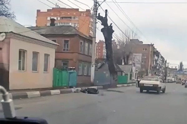 ВАЗ задавил женщину на дороге в городе Батайске [Видео]