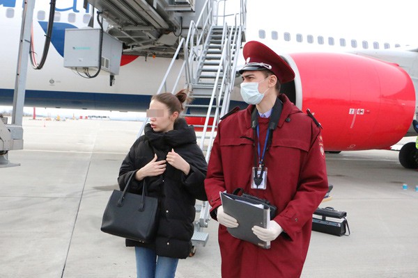 Коронавирус заподозрили у семи человек в аэропорту Платов в Ростовской области