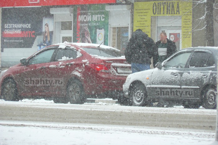 В Шахтах столкнулись два Hyundai на улице Советской