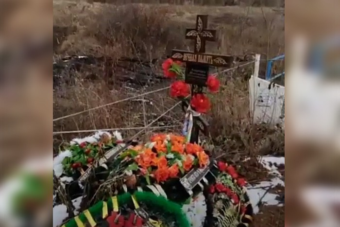Жители г. Шахты обнаружили чужую могилу на своем родовом участке [Видео]