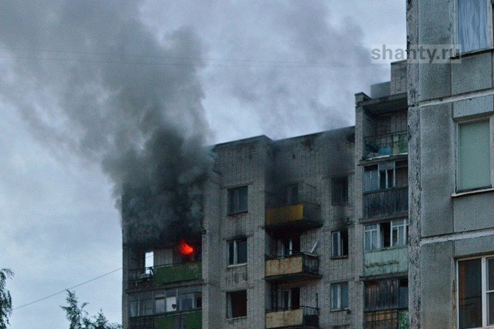 В Шахтах потушили квартиру на улице Победы