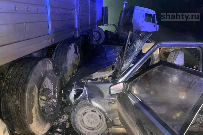 «Лада» столкнулась с «Газелью» и «Камазом» на трассе М-4: трое пострадали