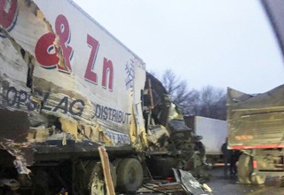 На трассе М-4 столкнулись фуры под Новочеркасском [Фото]