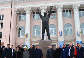 Установят 17-тонный памятник Василию Алексееву из г. Шахты в Рязанской области