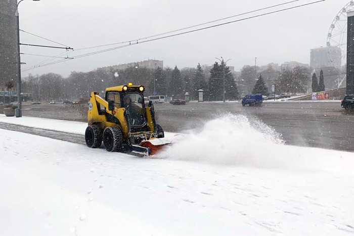 Последствия непогоды устраняли 403 единицы техники на дорогах Ростовской области