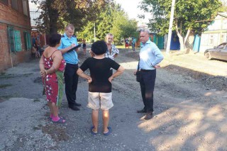 Запретили жителям г. Шахты самовольно подсыпать и асфальтировать дороги [Фото]