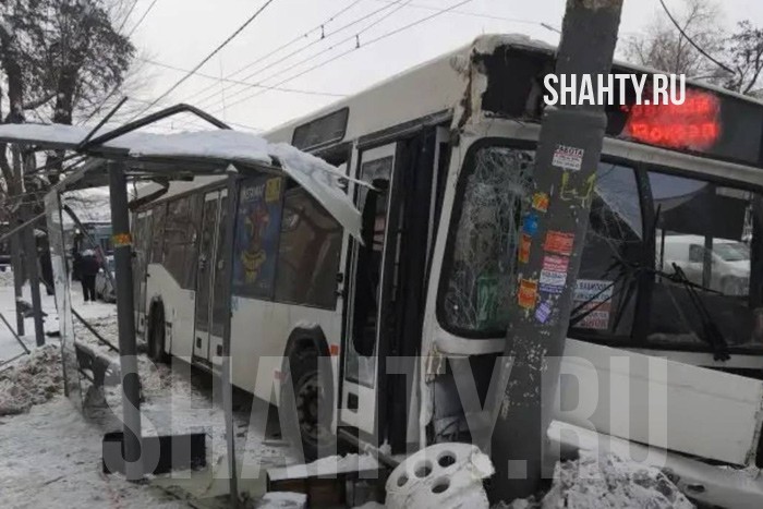 Столкнулись автобусы на Буденновском проспекте в Ростове