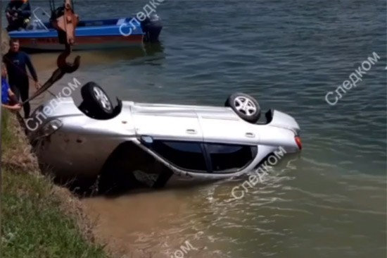 Иномарка рухнула с моста в реку Дон — утонули 5 человек, ехавших на кладбище