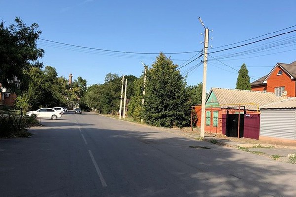 В г. Шахты незаконно собирают деньги за парковку около центрального рынка