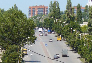 Запретили останавливаться машинам на десятках улиц в центре г. Шахты