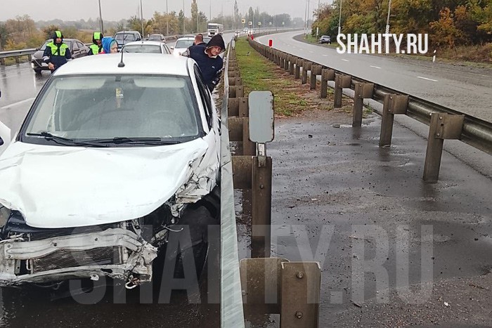 Водителю отрезало пальцы на руке в ДТП на выезде из Новошахтинска