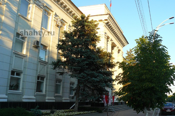 В Шахтах пять студентов получили именные стипендии Администрации города