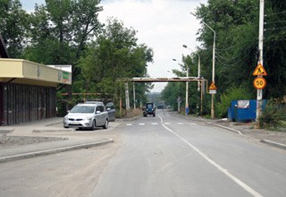 В г. Шахты заменили 1,2 км асфальта в пер. Тамбовском, но на съезды асфальта не хватило